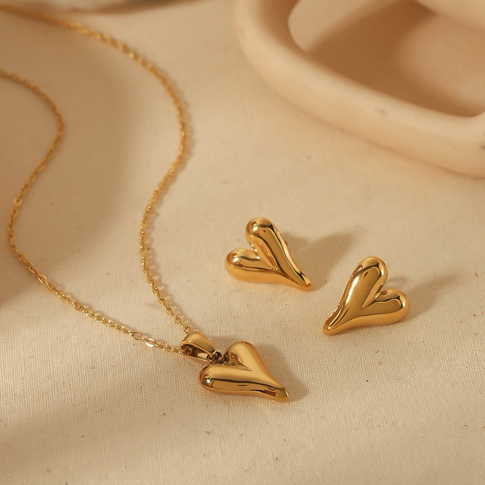 愛のささやきイヤリング